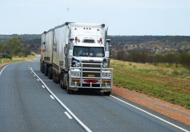 How-Dangerous-Are-Commercial-Trucks-During-High-Winds